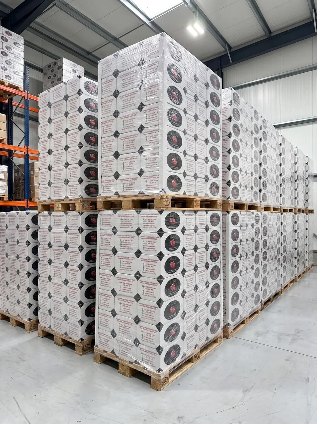 Double-stacked pallets of LigLigLig boxes in the warehouse